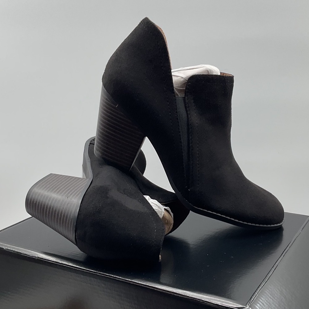 ShelnWomens Black Faux Suede Side Cutout Block Heel Ankle Booties Size 8.5